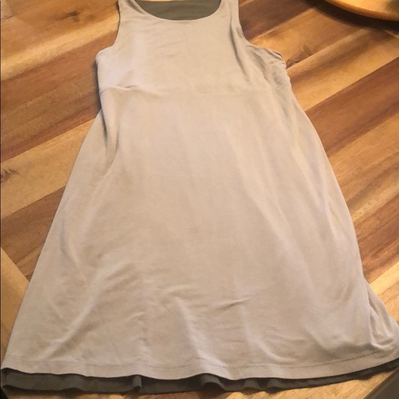 Athleta Santorini réversible dress in olive/sand - Picture 2 of 11